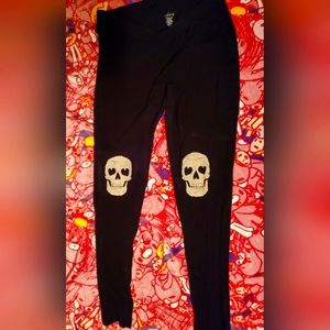Torrid size 2 Skulls with heart eyes leggings